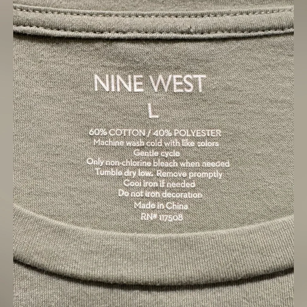 Large Nine West Friday We Out sage green t shirt top tee short sleeve funny y2k - Picture 3 of 4